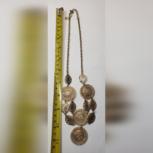 42 Piece Vintage to Modern Gold Tone Jewelry Lot - some branded - Picture 10 of 16